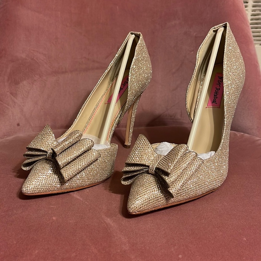 Betsy Johnson Prince gold heels size 9.5